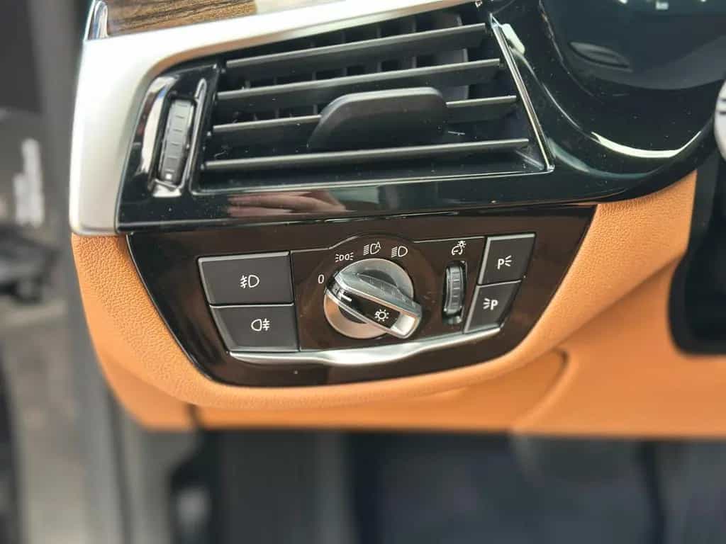 BMW 5 Series Sport DIGITACHO PANO ACC 360° SITZKLIMA 06/2019-photo-26