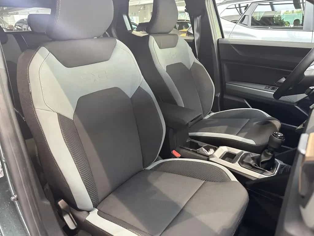 Dacia Duster mild hybrid 140PS Neuer Extreme 03/2026-photo-10