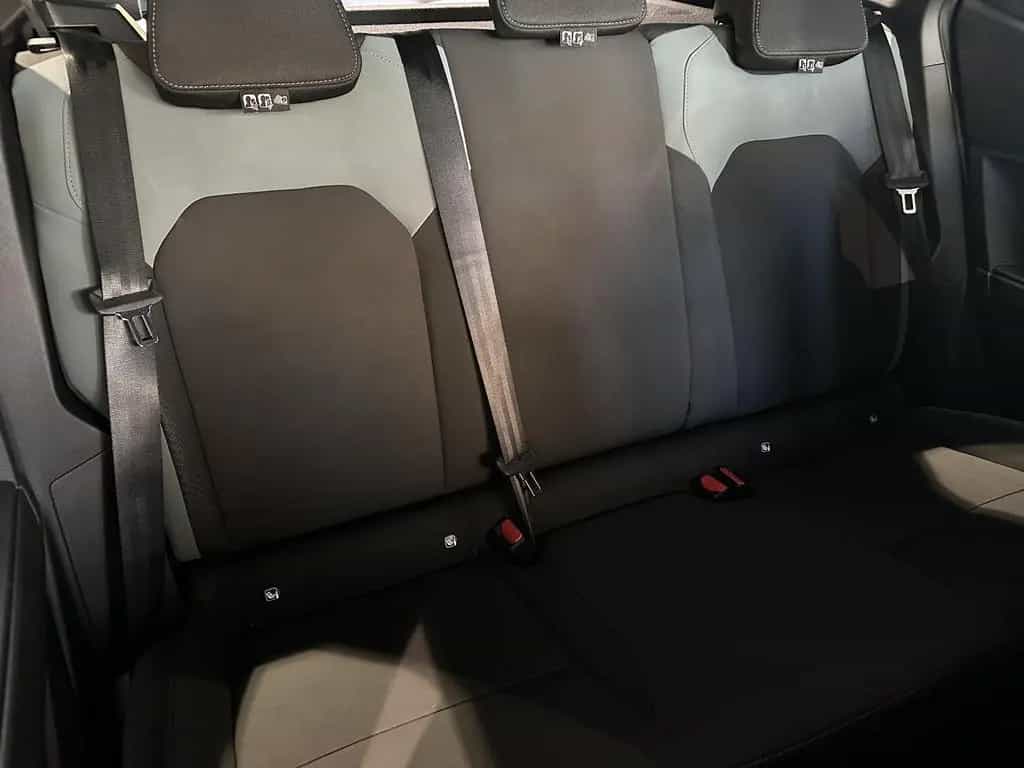 Dacia Duster mild hybrid 140PS Neuer Extreme 03/2026-photo-12