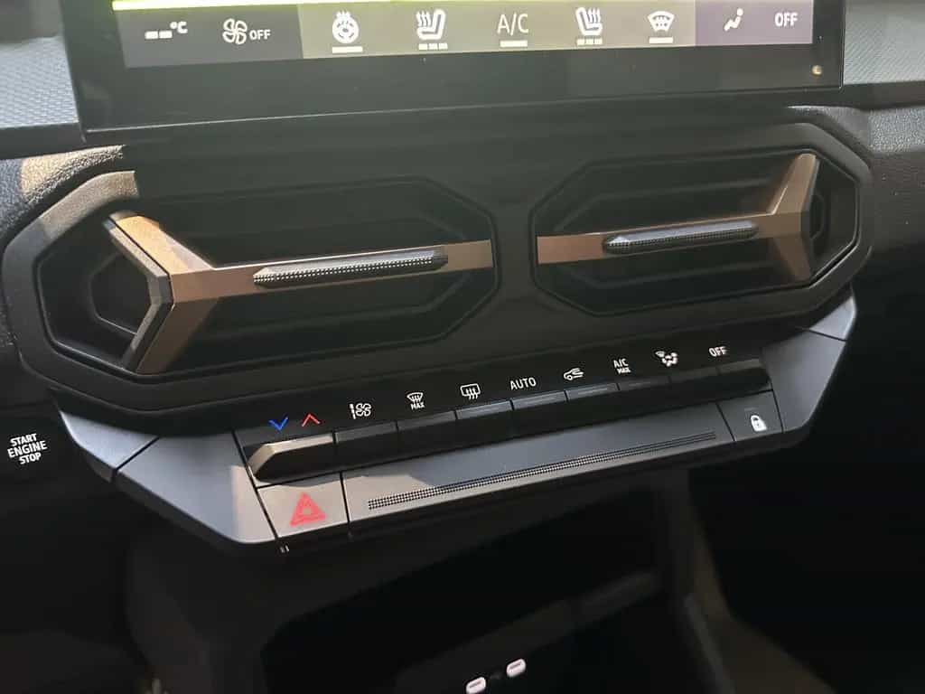 Dacia Duster mild hybrid 140PS Neuer Extreme 03/2026-photo-43