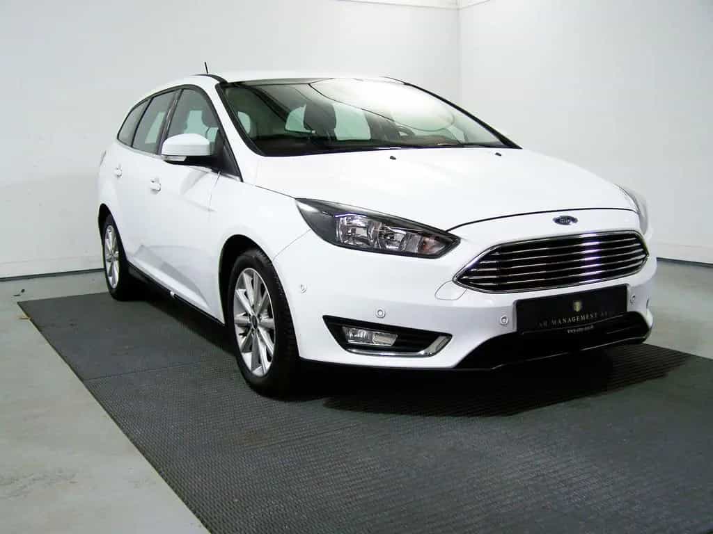 Ford Focus Turnier 1.0 EcoBoost Titanium AUTOM 1.H 04/2018-photo-2