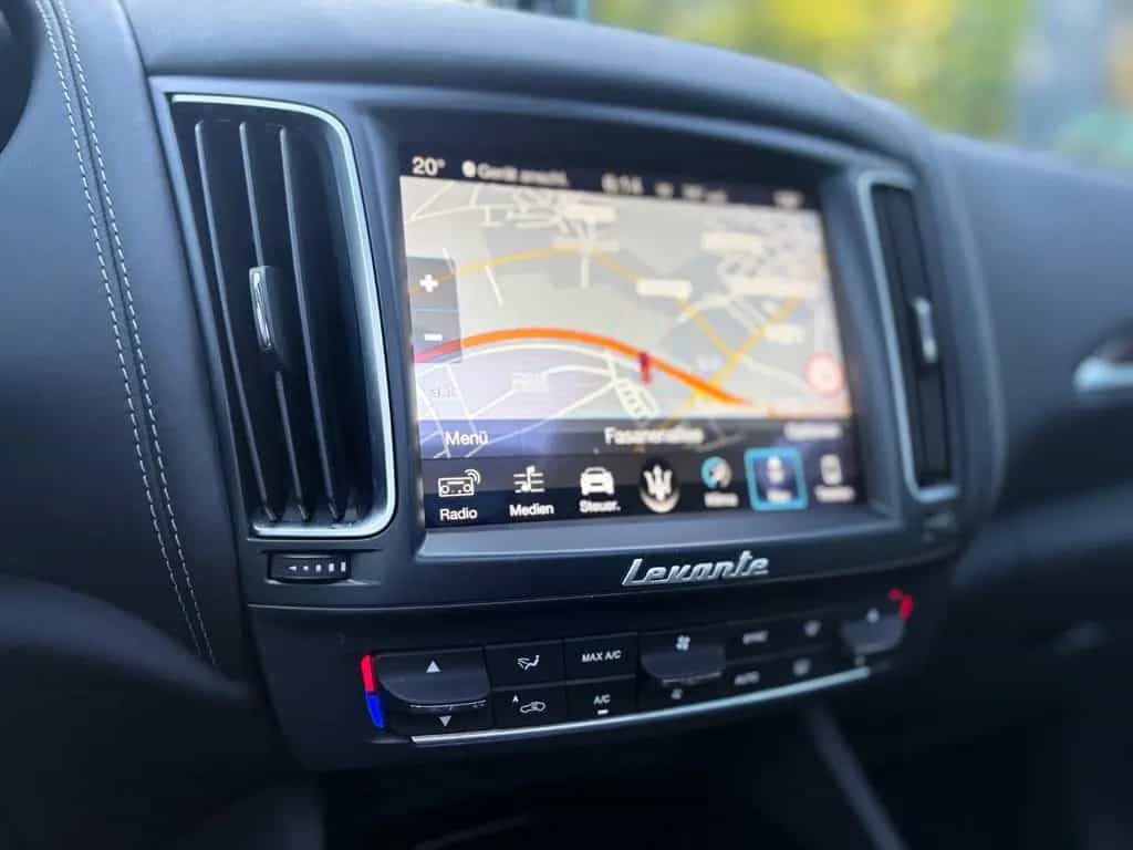 Maserati Levante GRANSPORT Q4 *LED*PANO*LUFT*VOLL* 06/2018-photo-21