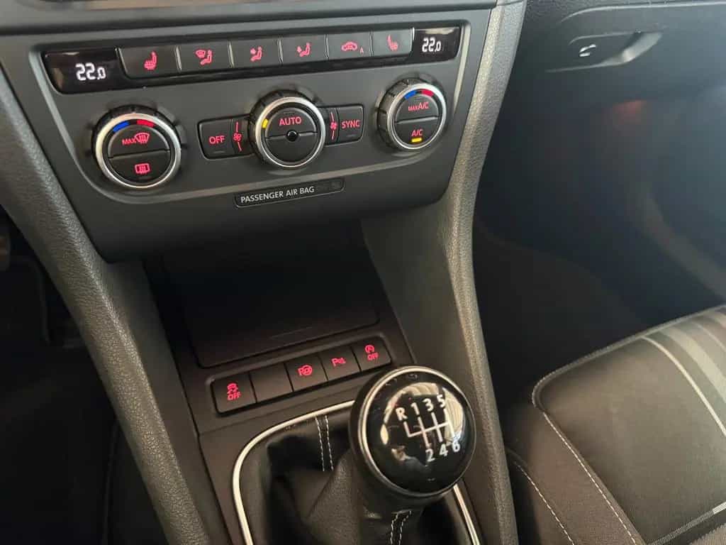 Volkswagen Golf 6 Cabrio 2.0 TDI | Navi | Bi-Xenon | AHK 03/2015-photo-10