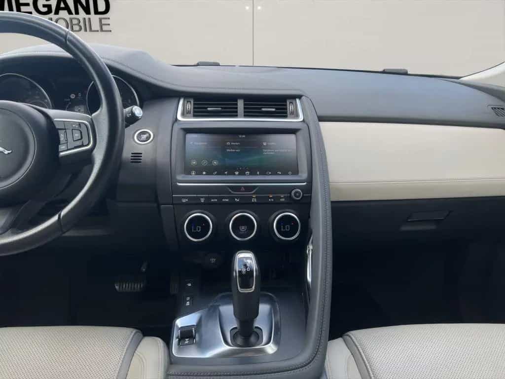 Jaguar E-Pace P250 AWD AUT.+SPURHALTEASSISTENT+LED 09/2018-photo-10
