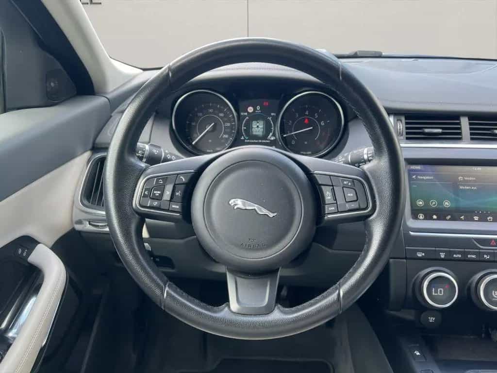 Jaguar E-Pace P250 AWD AUT.+SPURHALTEASSISTENT+LED 09/2018-photo-11