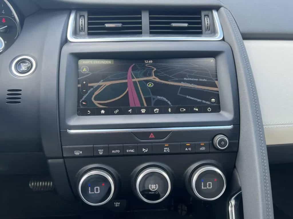 Jaguar E-Pace P250 AWD AUT.+SPURHALTEASSISTENT+LED 09/2018-photo-12