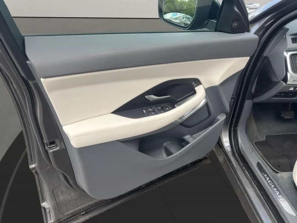 Jaguar E-Pace P250 AWD AUT.+SPURHALTEASSISTENT+LED 09/2018-photo-8