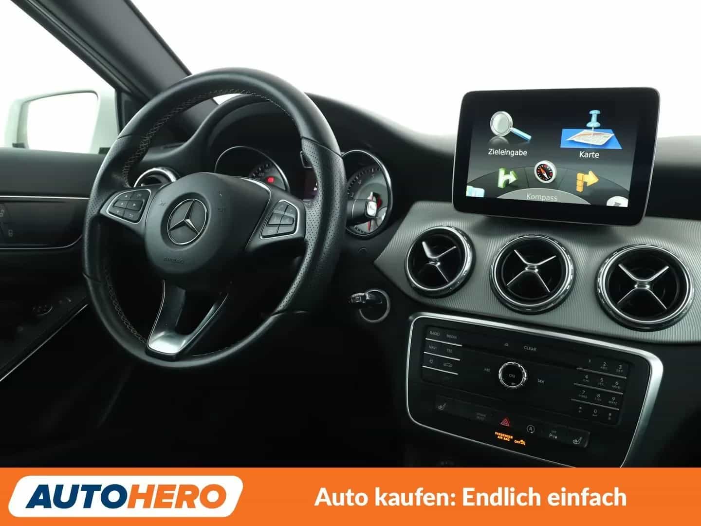 Mercedes-Benz GLA-Class 200 09/2016-photo-21
