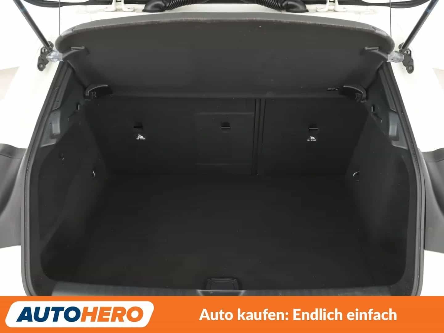 Mercedes-Benz GLA-Class 200 09/2016-photo-9