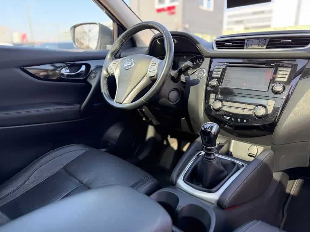 Nissan Qashqai Tekna PANO*360*LEDER*AHK*NAVI 10/2015-photo-10
