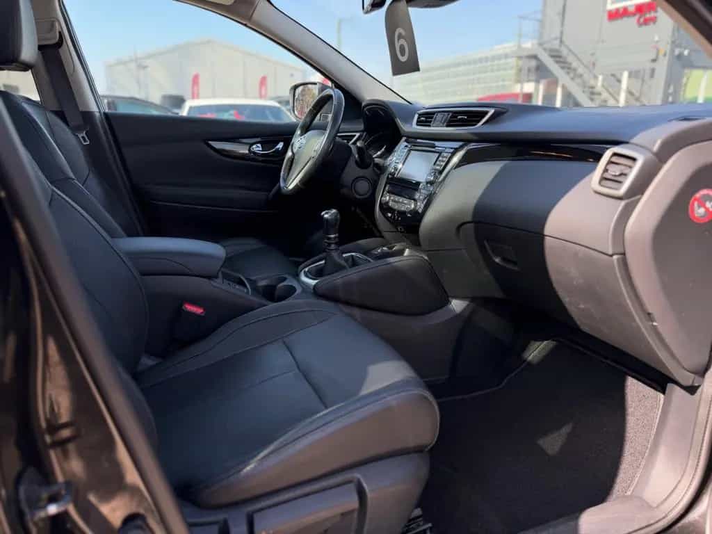 Nissan Qashqai Tekna PANO*360*LEDER*AHK*NAVI 10/2015-photo-11