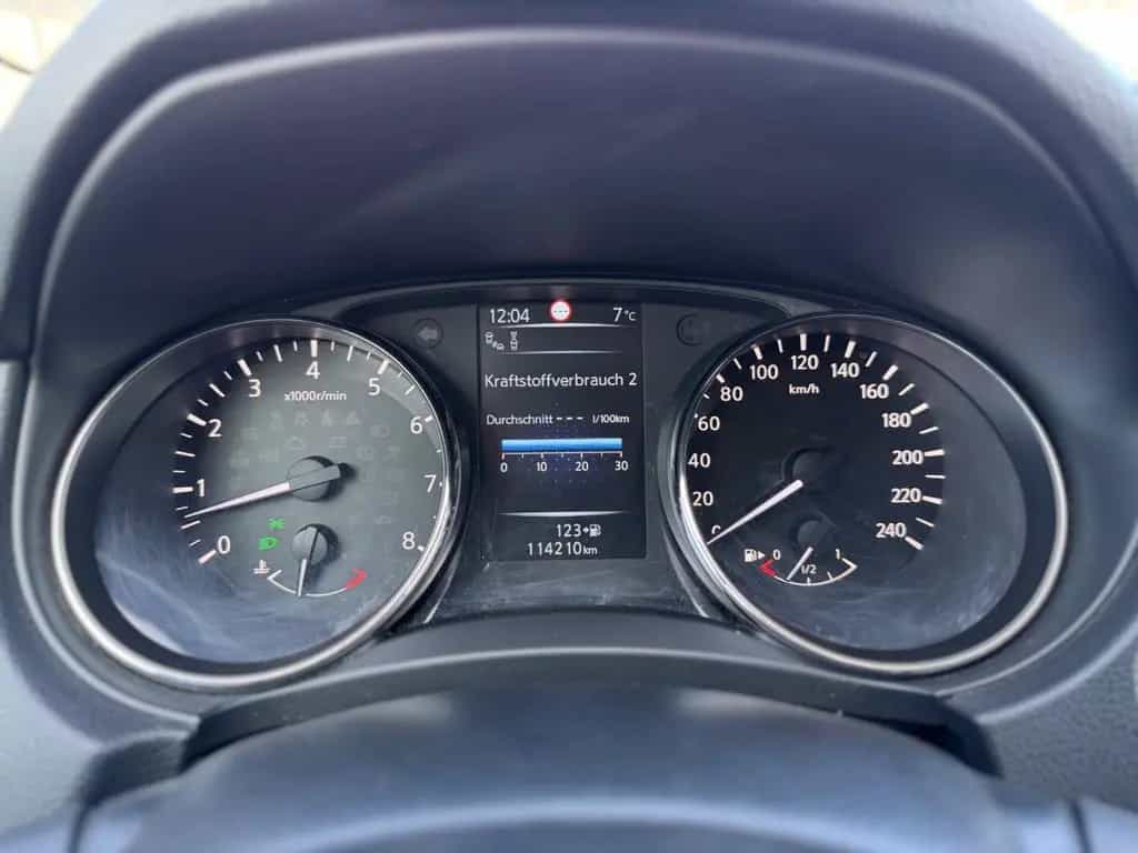 Nissan Qashqai Tekna PANO*360*LEDER*AHK*NAVI 10/2015-photo-15