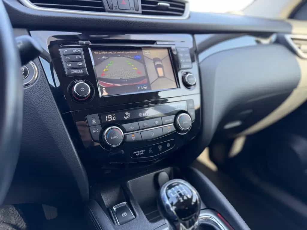 Nissan Qashqai Tekna PANO*360*LEDER*AHK*NAVI 10/2015-photo-16