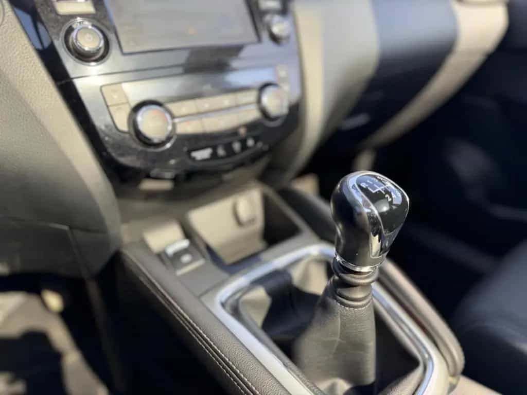 Nissan Qashqai Tekna PANO*360*LEDER*AHK*NAVI 10/2015-photo-17