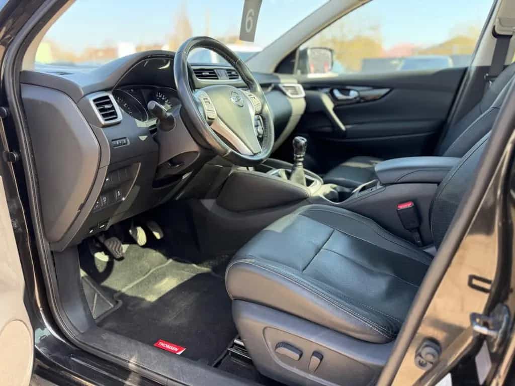Nissan Qashqai Tekna PANO*360*LEDER*AHK*NAVI 10/2015-photo-19