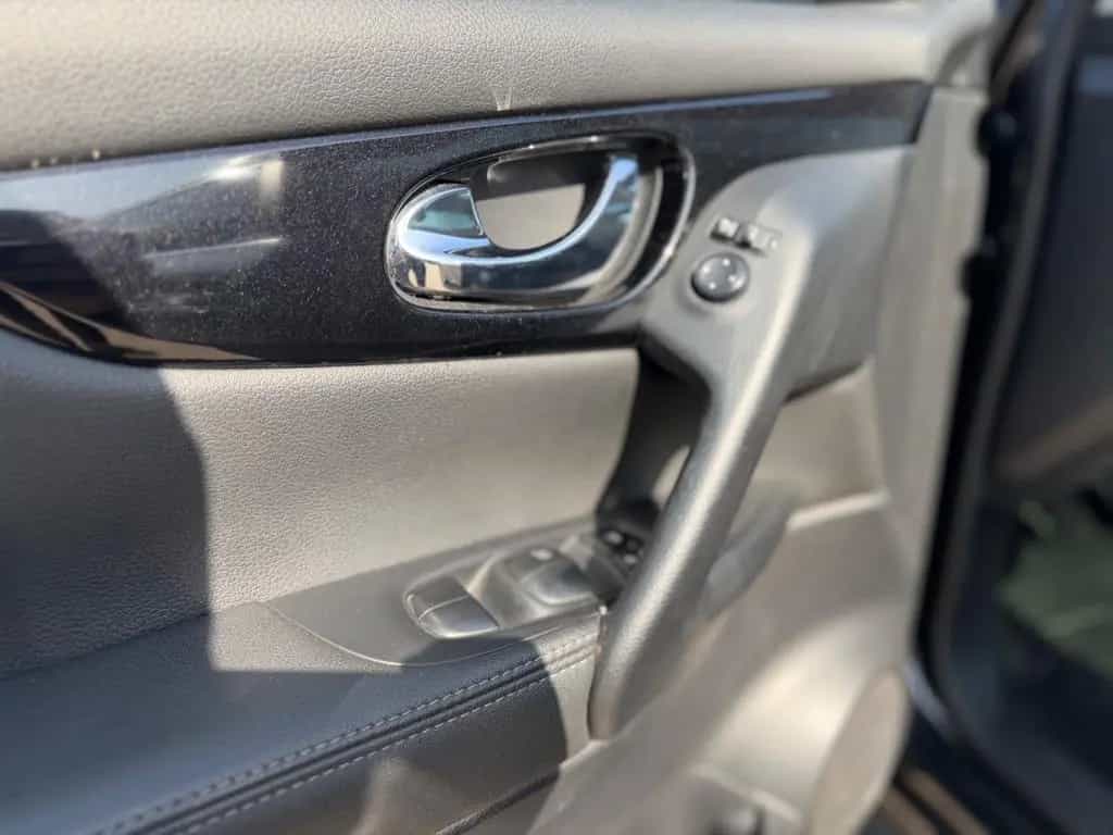 Nissan Qashqai Tekna PANO*360*LEDER*AHK*NAVI 10/2015-photo-21