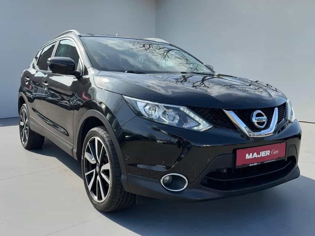 Nissan Qashqai Tekna PANO*360*LEDER*AHK*NAVI 10/2015-photo-3