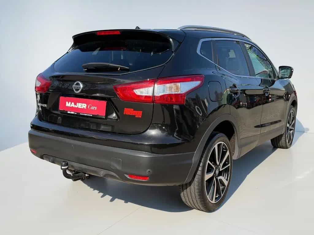 Nissan Qashqai Tekna PANO*360*LEDER*AHK*NAVI 10/2015-photo-6