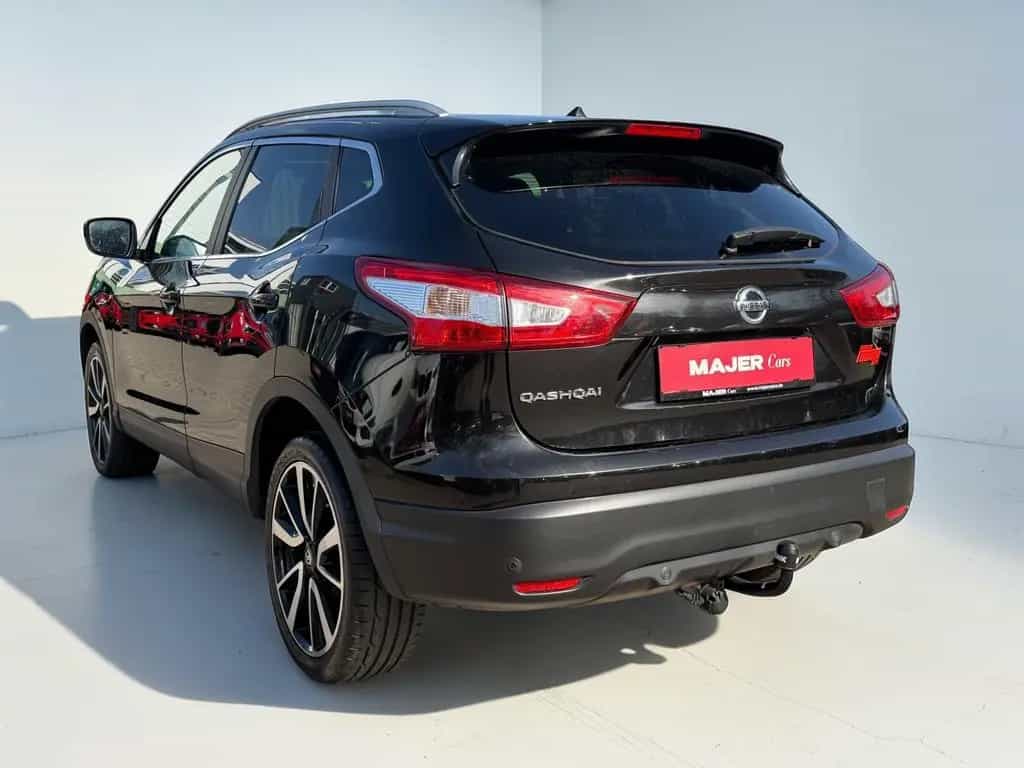 Nissan Qashqai Tekna PANO*360*LEDER*AHK*NAVI 10/2015-photo-8