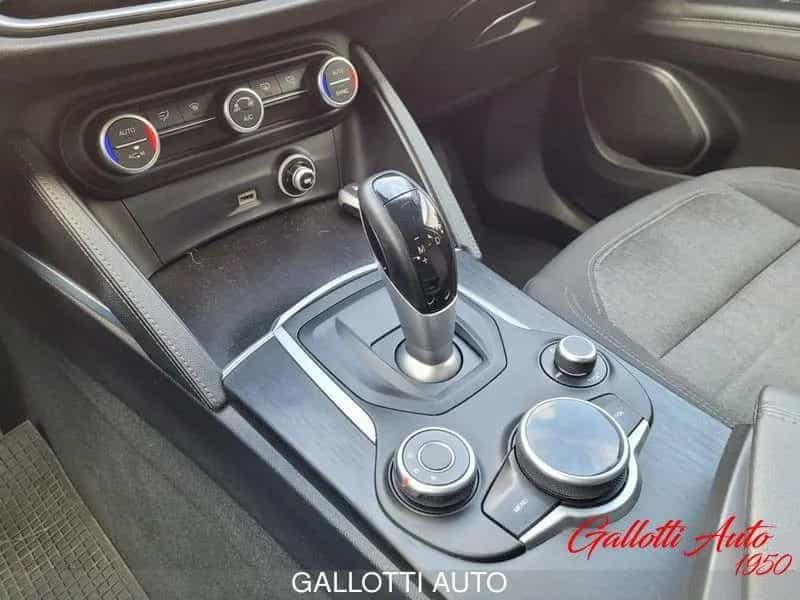 Alfa Romeo Stelvio 2.2 Turbodiesel 180CV AT8 Bus 11/2017-photo-8