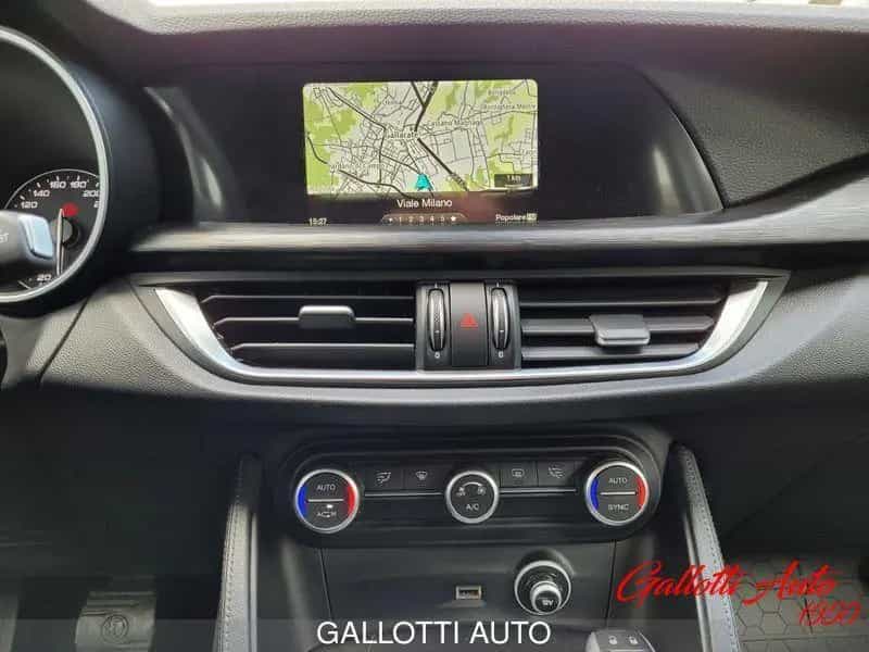 Alfa Romeo Stelvio 2.2 Turbodiesel 180CV AT8 Bus 11/2017-photo-9