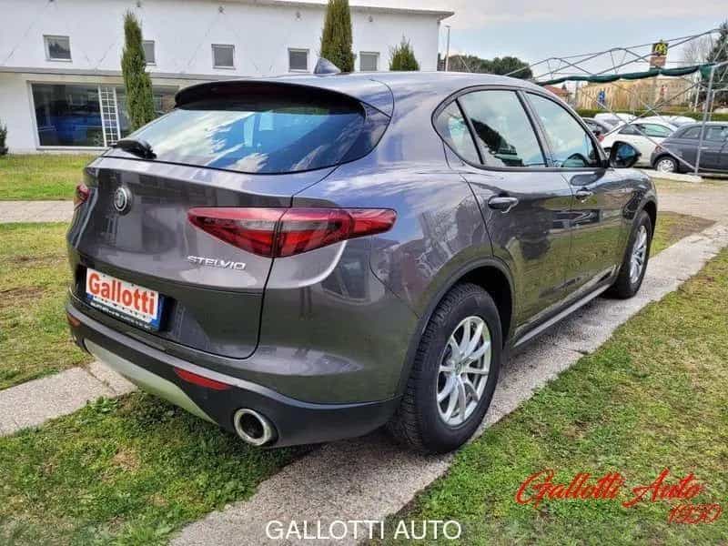 Alfa Romeo Stelvio 2.2 Turbodiesel 180CV AT8 Bus 11/2017-photo-2