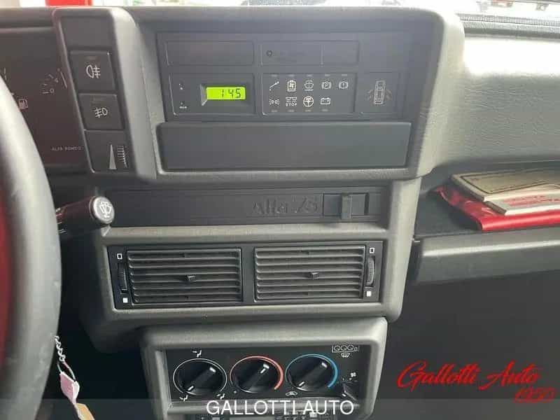 Alfa Romeo 75 3.0i V6 America 02/1989-photo-12