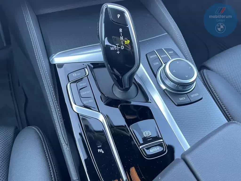 BMW 520 d M-Sport ACC HUD HiFi Laserlicht Sportsitze 10/2020-photo-9