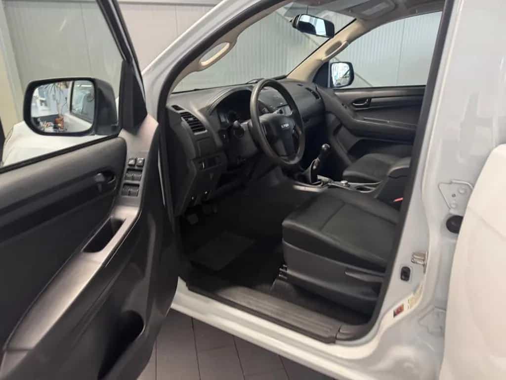 Isuzu D-Max Double Cab 4WD Custom 05/2016-photo-9