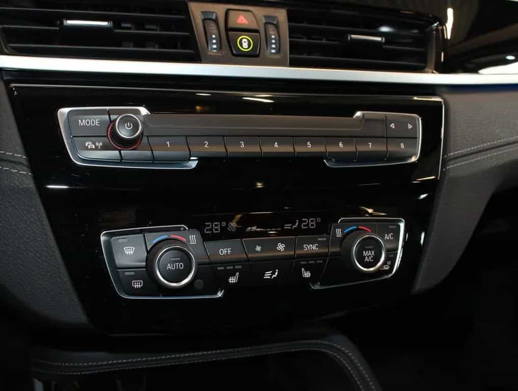 BMW X1 xDrive 20 i Sport Line 1. Hand*Pano*HUD*TOP 01/2020-photo-14