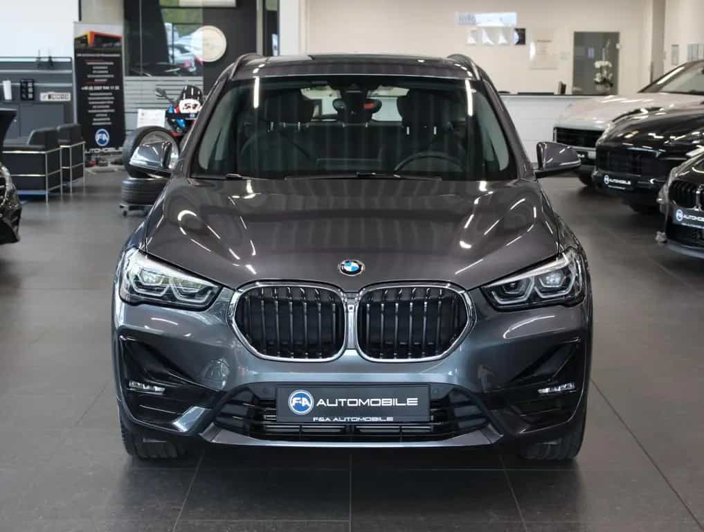 BMW X1 xDrive 20 i Sport Line 1. Hand*Pano*HUD*TOP 01/2020-photo-2