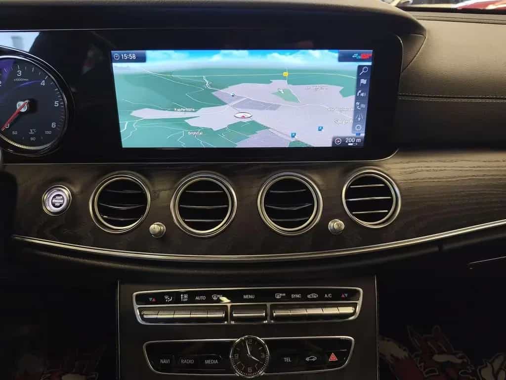 Mercedes-Benz E-Class 300d T AMG Line/Navi/S-Dach/Spur/DAB/Ahk 06/2020-photo-24