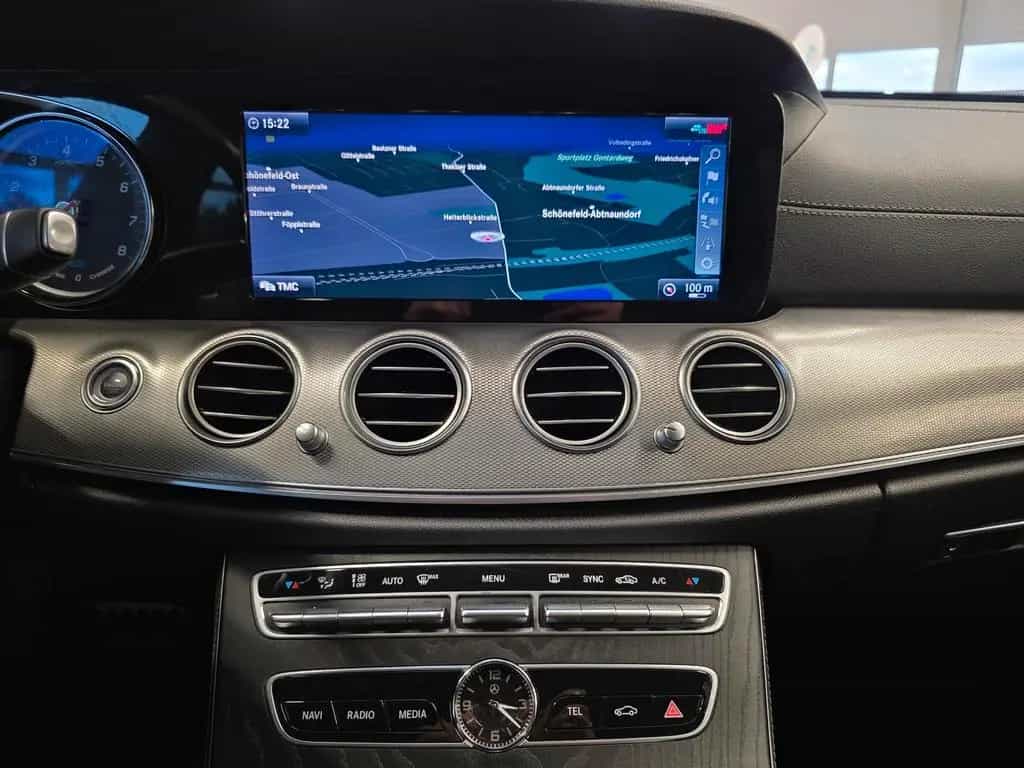 Mercedes-Benz E-Class 300 T Automatik AMG Line/20"Alu/Ahk 06/2020-photo-19