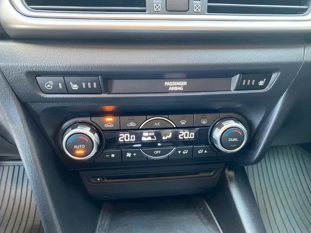 Mazda 3 Lim. Signature mit AHK, Navi, Kamera, Sitzhzng 11/2018-photo-16