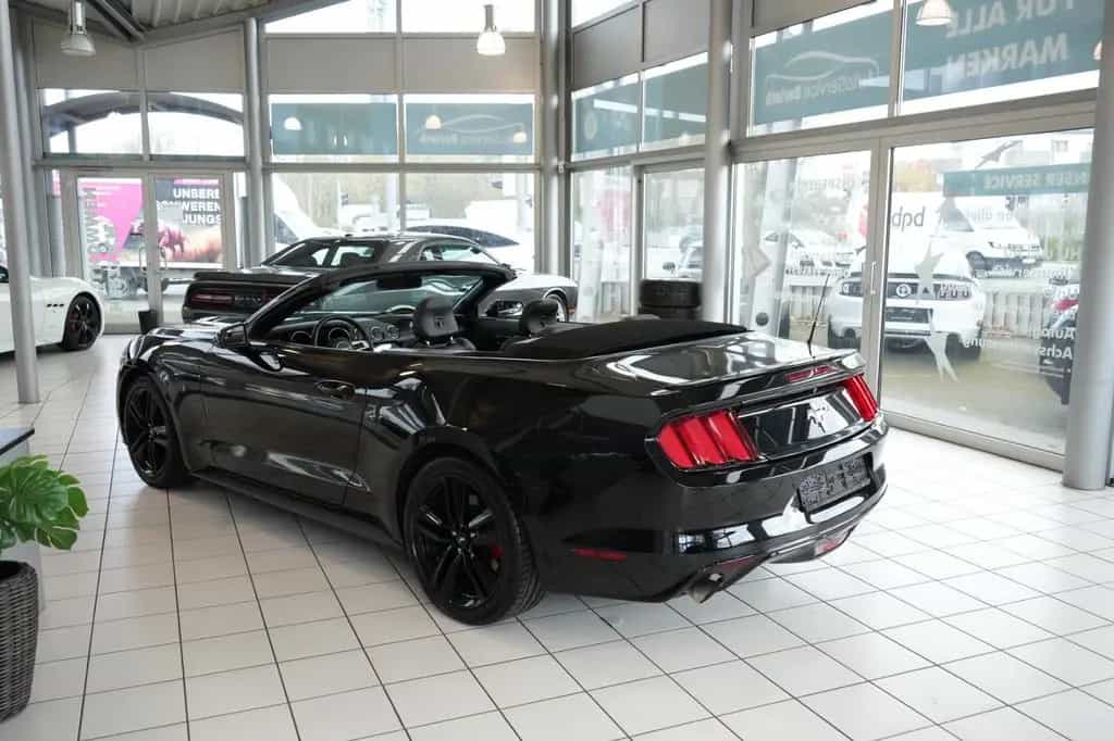 Ford Mustang 3.7l V6 Automatik 07/2015-photo-2