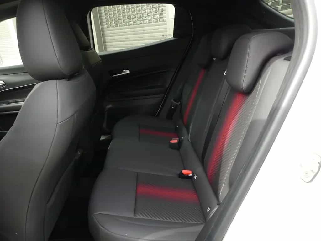 Alfa Romeo Junior IBRIDA TI 1.2 VGT 145PS DCT6 SCHIEBEDACH 05/2026-photo-11