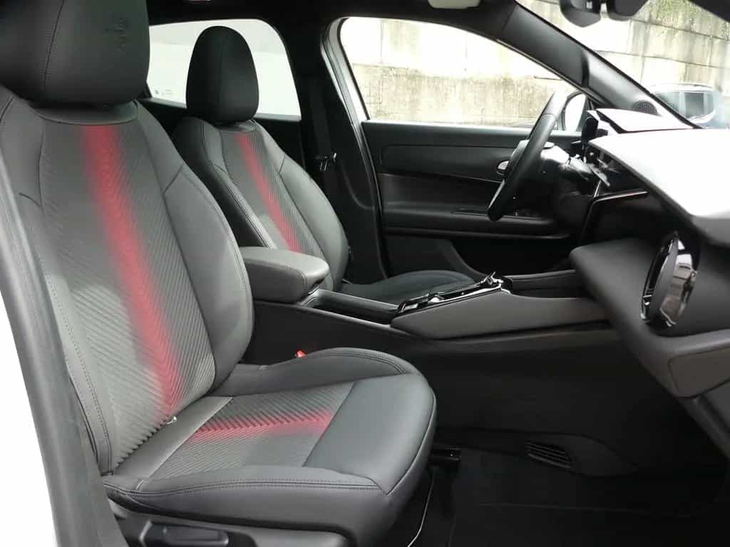 Alfa Romeo Junior IBRIDA TI 1.2 VGT 145PS DCT6 SCHIEBEDACH 05/2026-photo-12