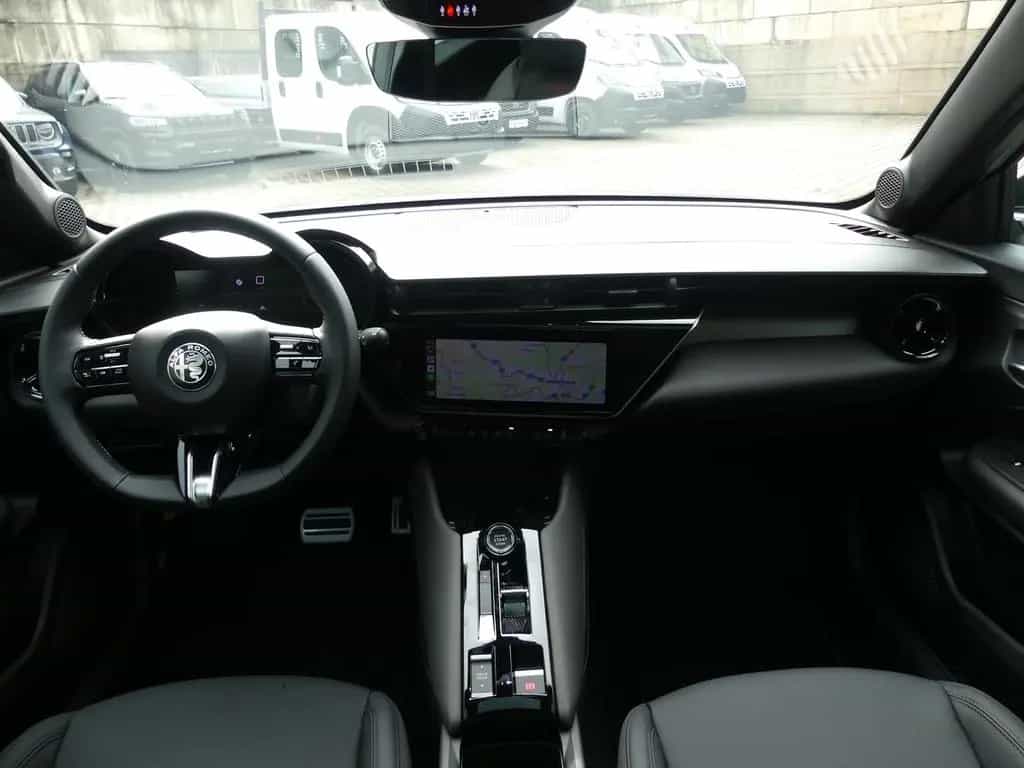 Alfa Romeo Junior IBRIDA TI 1.2 VGT 145PS DCT6 SCHIEBEDACH 05/2026-photo-14