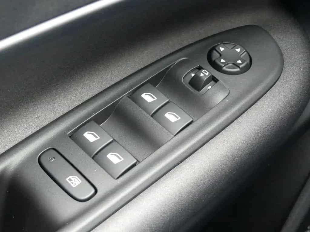 Alfa Romeo Junior IBRIDA TI 1.2 VGT 145PS DCT6 SCHIEBEDACH 05/2026-photo-17