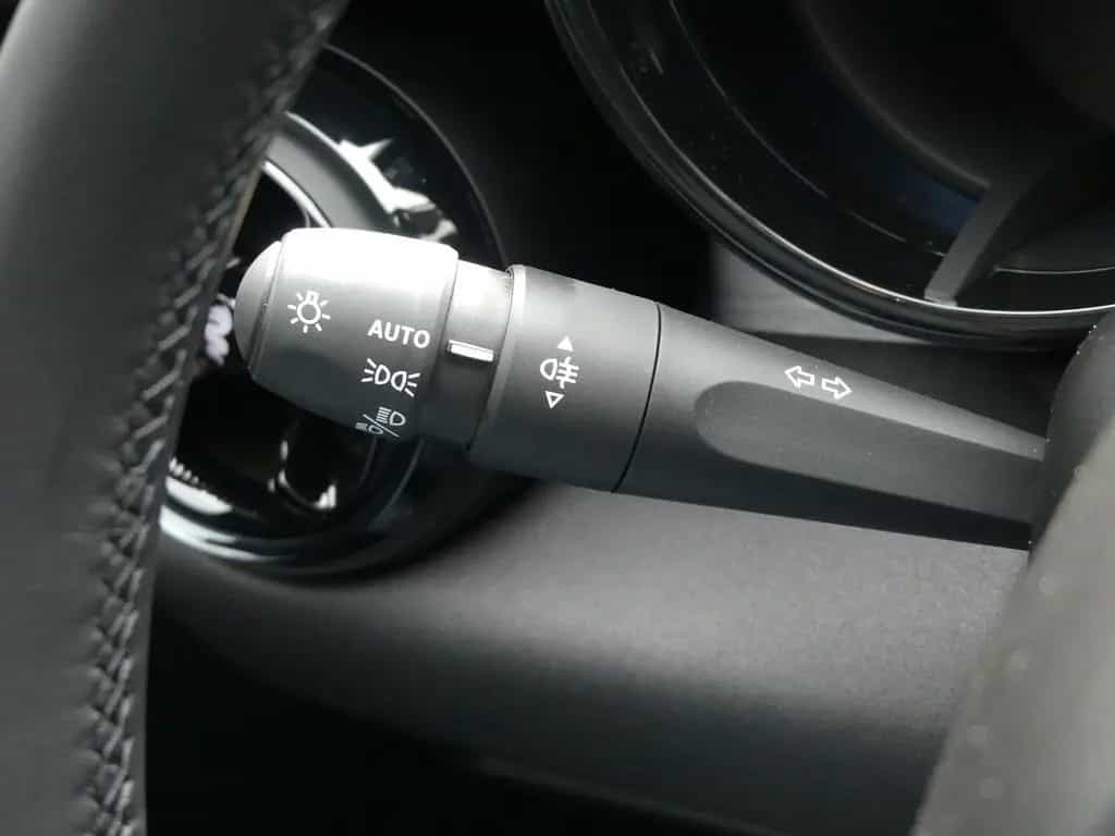 Alfa Romeo Junior IBRIDA TI 1.2 VGT 145PS DCT6 SCHIEBEDACH 05/2026-photo-18