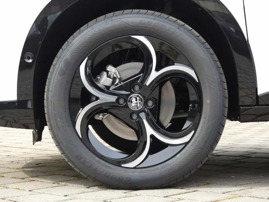 Alfa Romeo Junior IBRIDA TI 1.2 VGT 145PS DCT6 SCHIEBEDACH 05/2026-photo-36