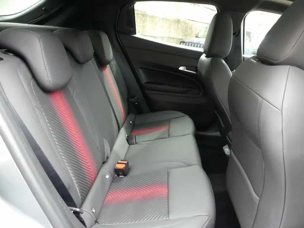 Alfa Romeo Junior IBRIDA TI 1.2 VGT 145PS DCT6 SCHIEBEDACH 05/2026-photo-12
