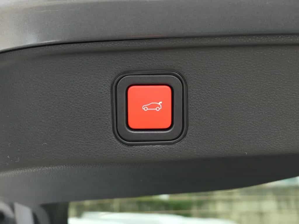 Alfa Romeo Junior IBRIDA TI 1.2 VGT 145PS DCT6 SCHIEBEDACH 05/2026-photo-38