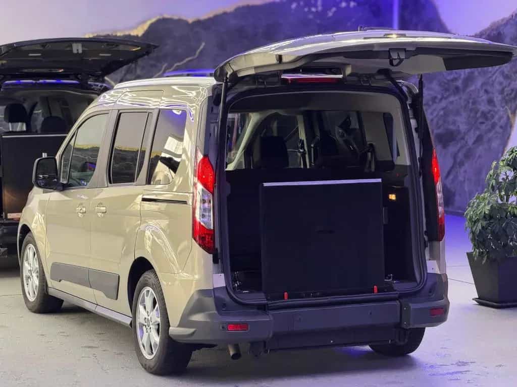 Ford Grand Tourneo Tourneo-Behindertengerecht-Rampe 08/2014-photo-15