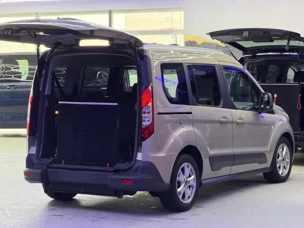 Ford Grand Tourneo Tourneo-Behindertengerecht-Rampe 08/2014-photo-16