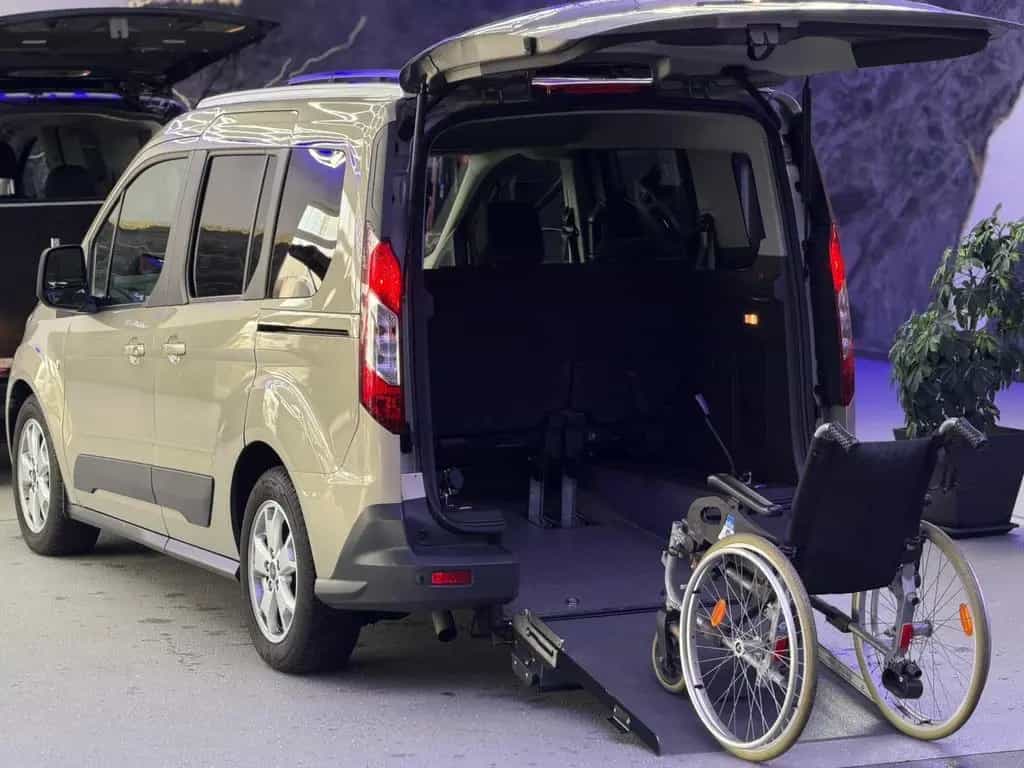 Ford Grand Tourneo Tourneo-Behindertengerecht-Rampe 08/2014-photo-18