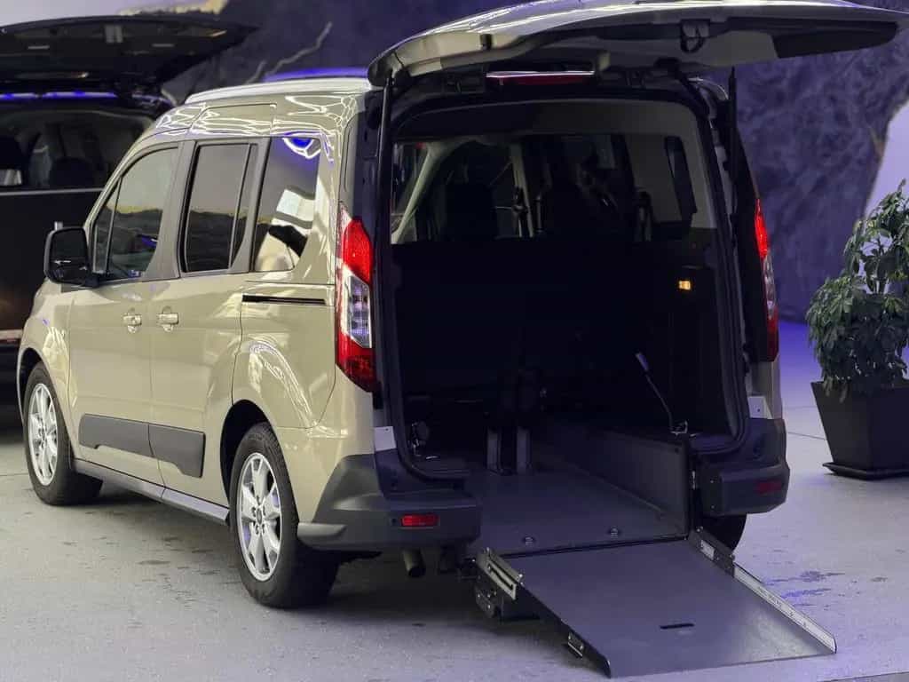 Ford Grand Tourneo Tourneo-Behindertengerecht-Rampe 08/2014-photo-5
