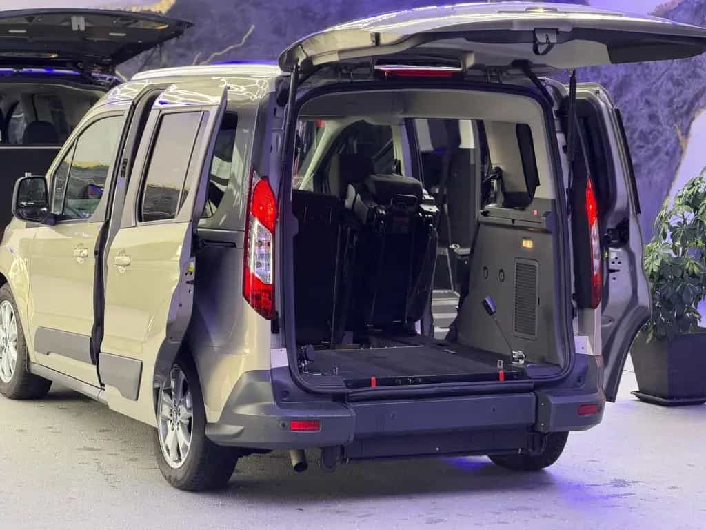 Ford Grand Tourneo Tourneo-Behindertengerecht-Rampe 08/2014-photo-6