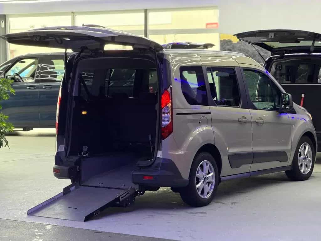 Ford Grand Tourneo Tourneo-Behindertengerecht-Rampe 08/2014-photo-7