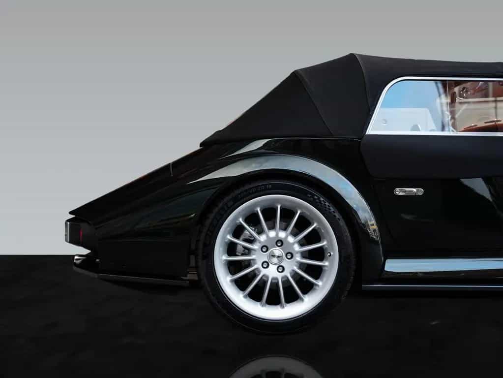 Morgan Supersport | Midnight Emerald Green | Sennheiser null-photo-10